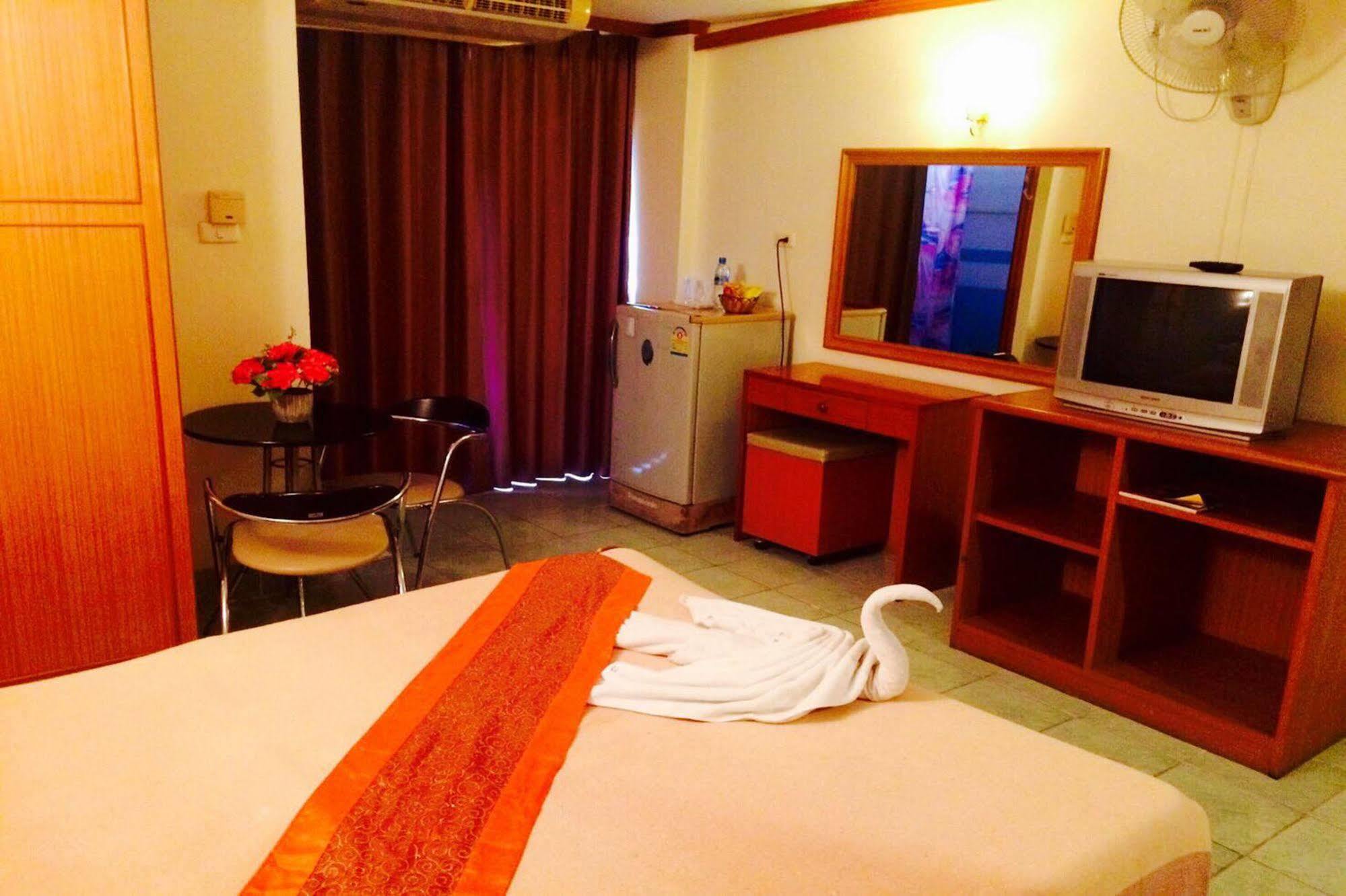 เชคเวลล์แมนชั่น Hotel Pattaya ภายนอก รูปภาพ